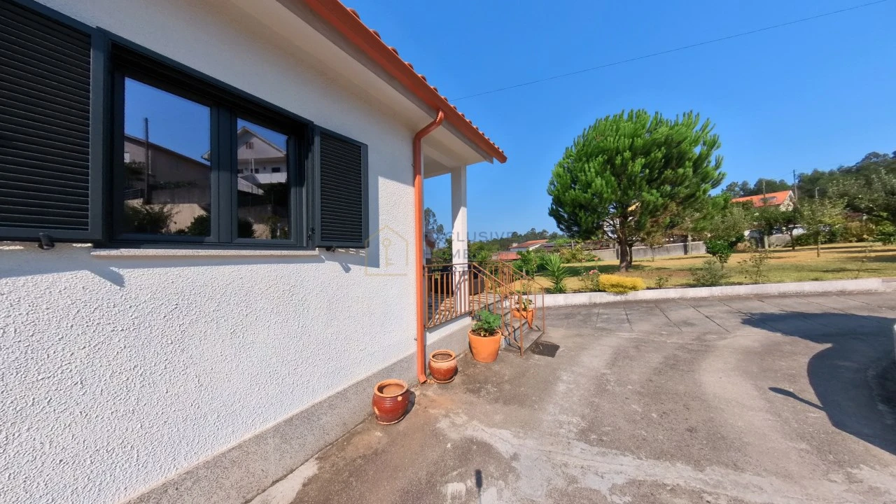 Moradia T5 para Arrendamento em Rebordões (Souto) Foto 71