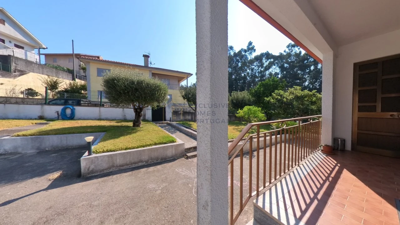 Moradia T5 para Arrendamento em Rebordões (Souto) Foto 63