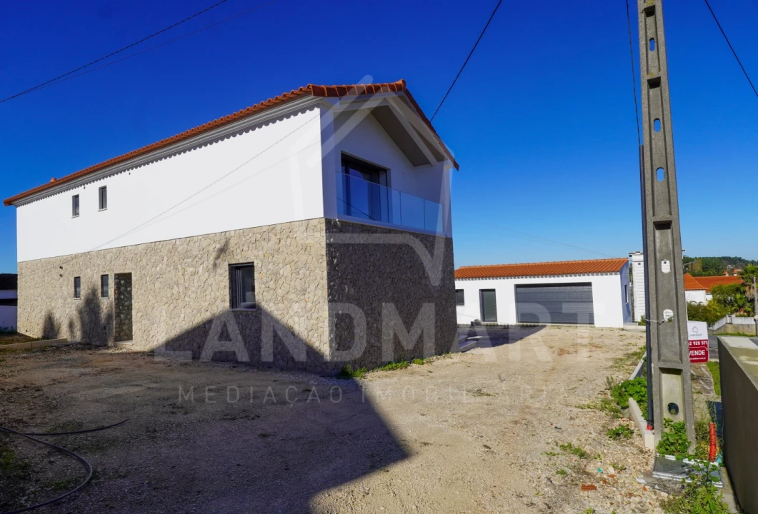 Moradia T3 para Venda em Turquel Foto 10