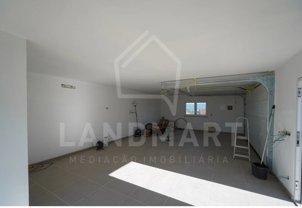 Moradia T3 para Venda em Turquel Foto 9