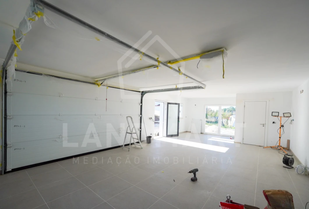 Moradia T3 para Venda em Turquel Foto 11