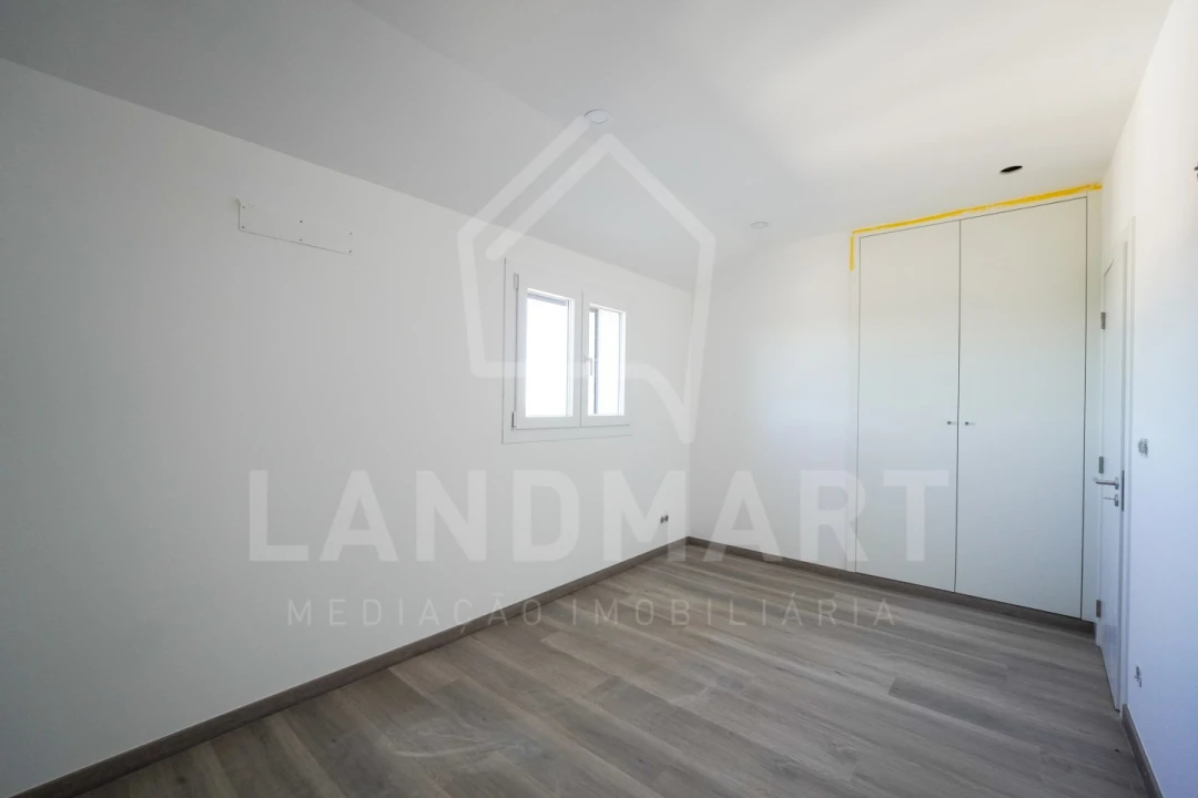 Moradia T3 para Venda em Turquel Foto 15