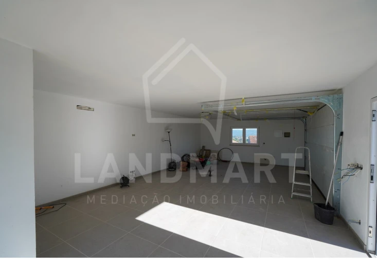 Moradia T3 para Venda em Turquel Foto 9