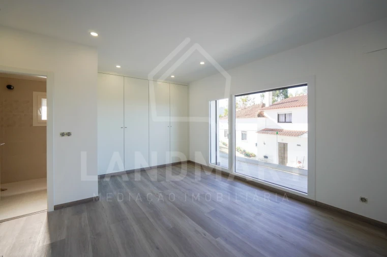 Moradia T3 para Venda em Turquel Foto 16