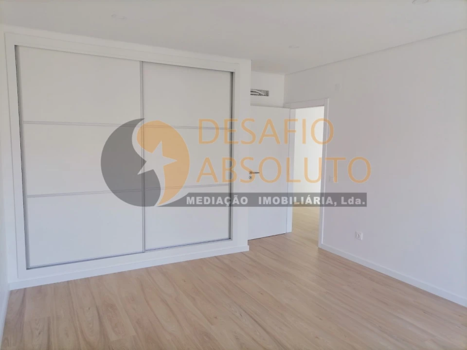 Moradia T4 para Venda em Quinta do Anjo Foto 8