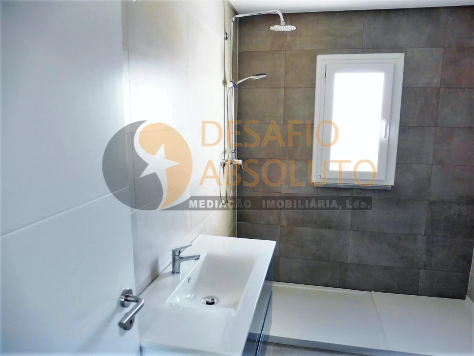 Moradia T4 para Venda em Quinta do Anjo Foto 12