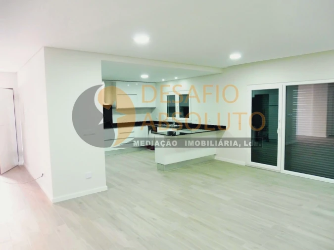 Moradia T4 para Venda em Quinta do Anjo Foto 2