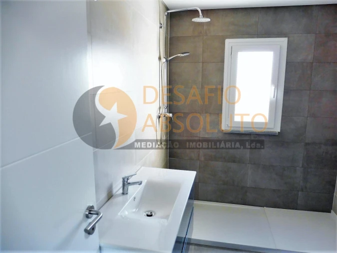 Moradia T4 para Venda em Quinta do Anjo Foto 12