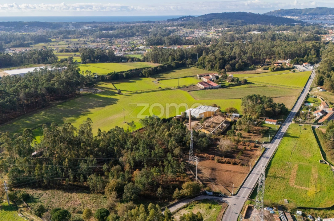 Terreno Comércio / Armazém para Venda em Mazarefes e Vila Fria Foto 2