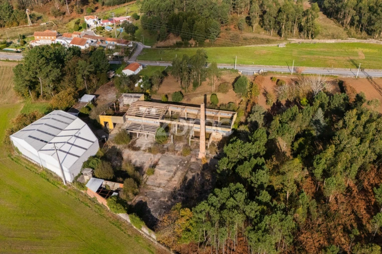 Terreno Comércio / Armazém para Venda em Mazarefes e Vila Fria Foto 8
