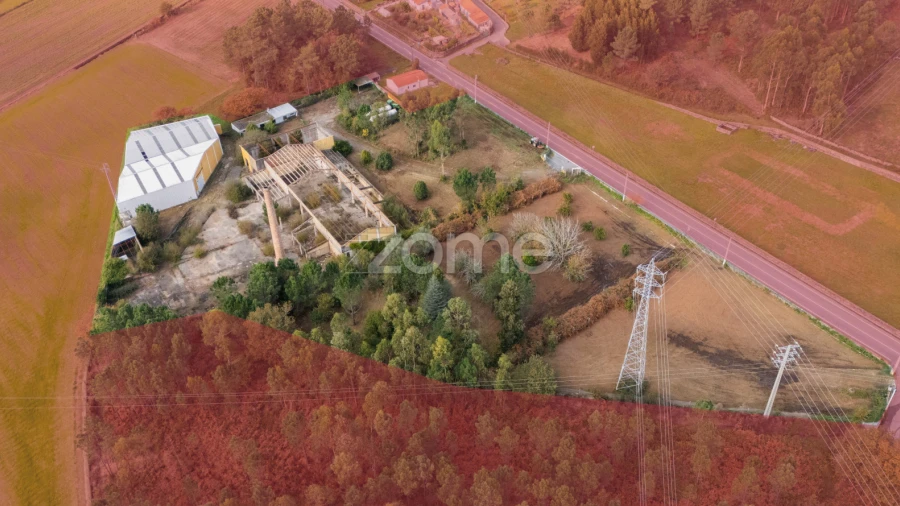 Terreno Comércio / Armazém para Venda em Mazarefes e Vila Fria