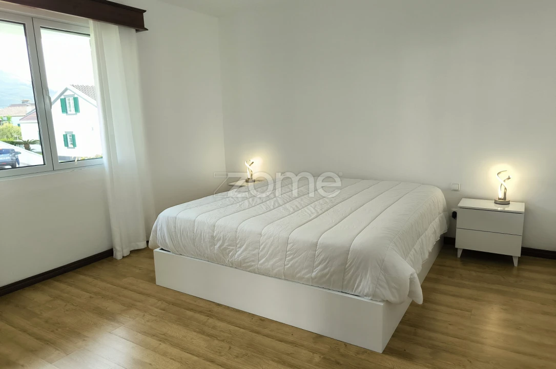 Moradia T6 para Venda em Nossa Senhora dos Remedios Foto 9