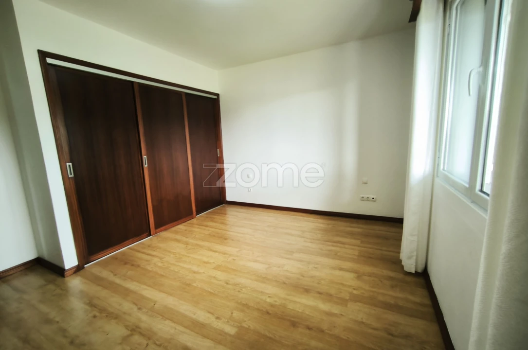 Moradia T6 para Venda em Nossa Senhora dos Remedios Foto 7