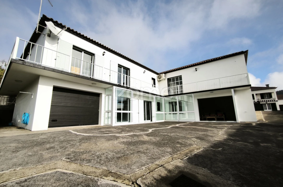 Moradia T6 para Venda em Nossa Senhora dos Remedios Foto 29