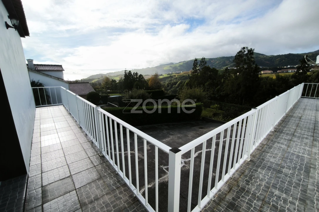 Moradia T6 para Venda em Nossa Senhora dos Remedios Foto 12