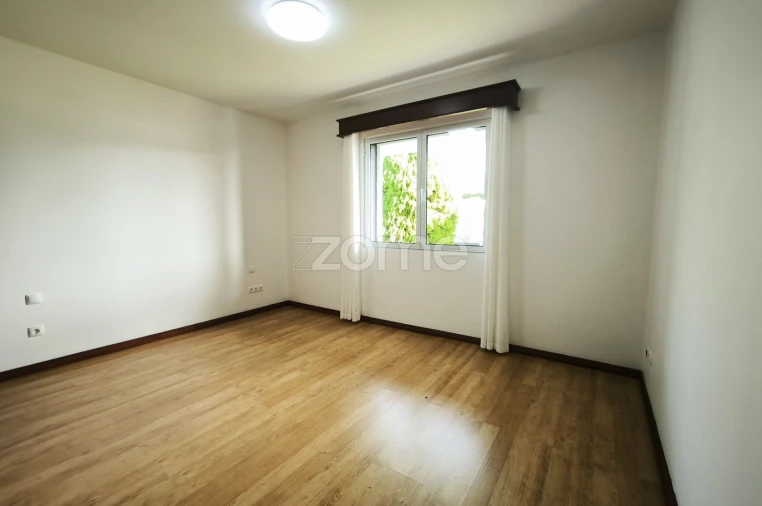 Moradia T6 para Venda em Nossa Senhora dos Remedios Foto 6