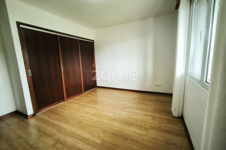 Moradia T6 para Venda em Nossa Senhora dos Remedios Foto 7