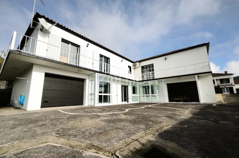 Moradia T6 para Venda em Nossa Senhora dos Remedios Foto 29