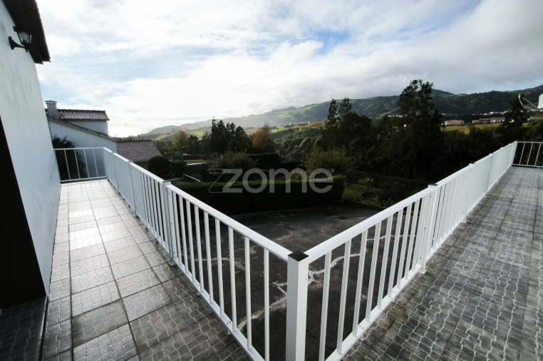 Moradia T6 para Venda em Nossa Senhora dos Remedios Foto 12