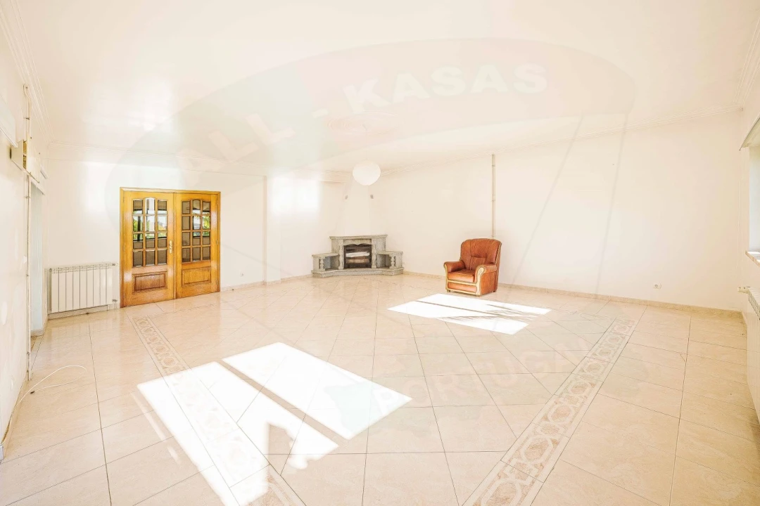 Moradia T5 para Venda em Cacém e São Marcos Foto 3