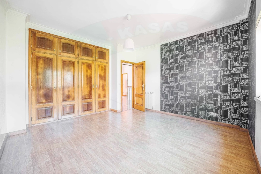 Moradia T5 para Venda em Cacém e São Marcos Foto 35