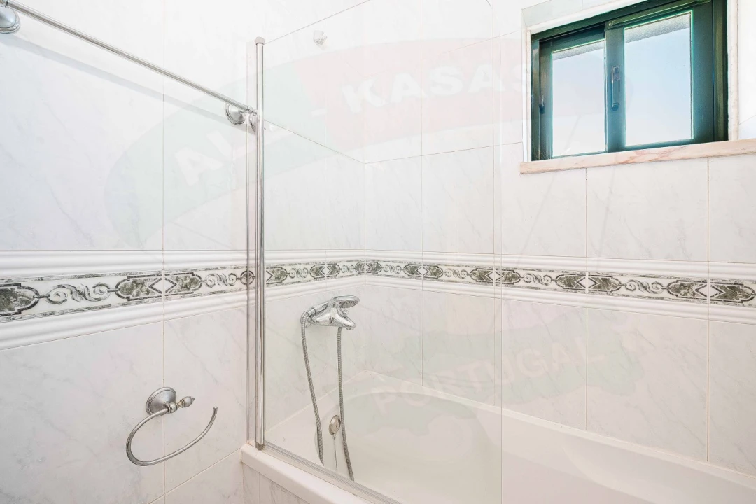 Moradia T5 para Venda em Cacém e São Marcos Foto 53