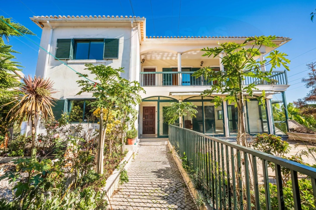 Moradia T5 para Venda em Cacém e São Marcos Foto 1