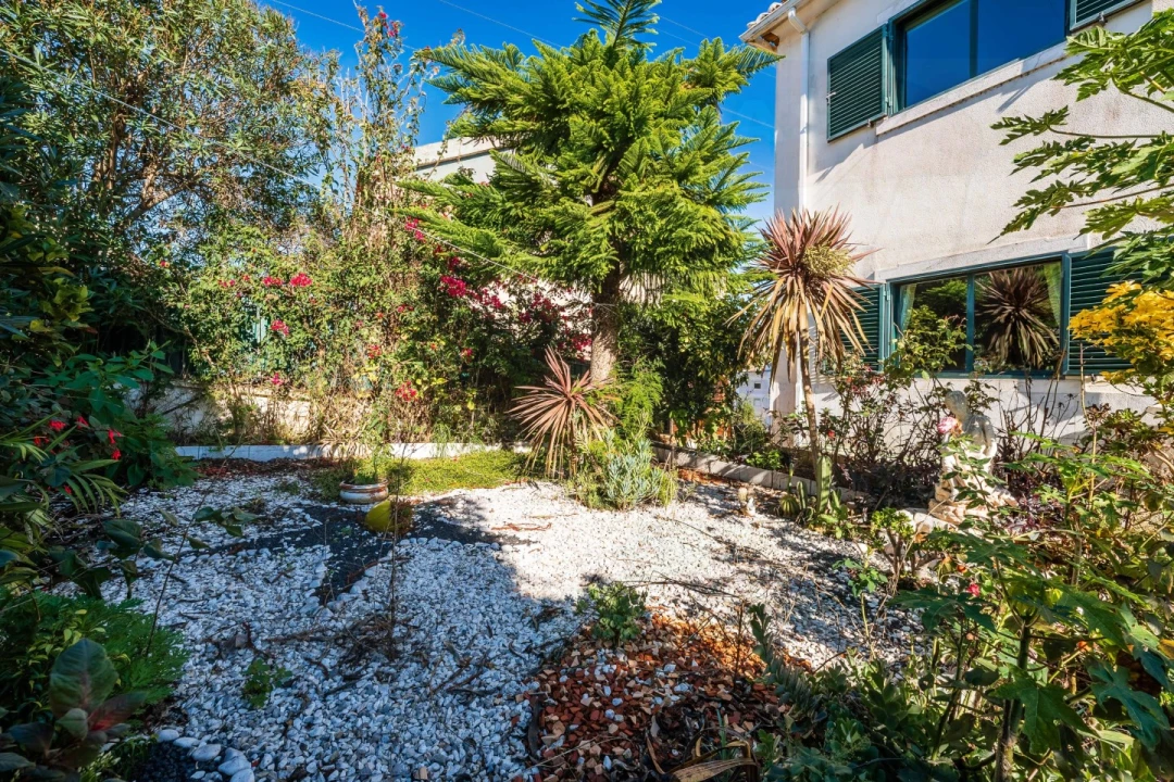 Moradia T5 para Venda em Cacém e São Marcos Foto 74