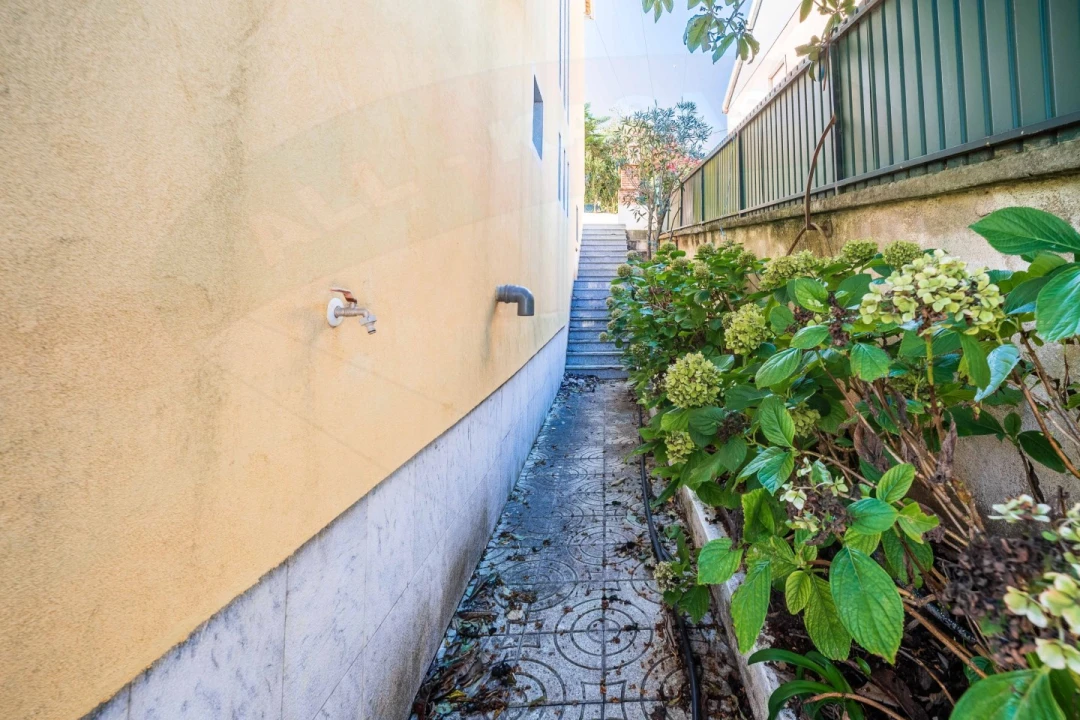 Moradia T5 para Venda em Cacém e São Marcos Foto 85