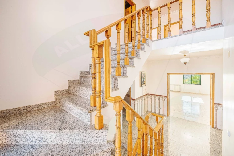 Moradia T5 para Venda em Cacém e São Marcos Foto 28