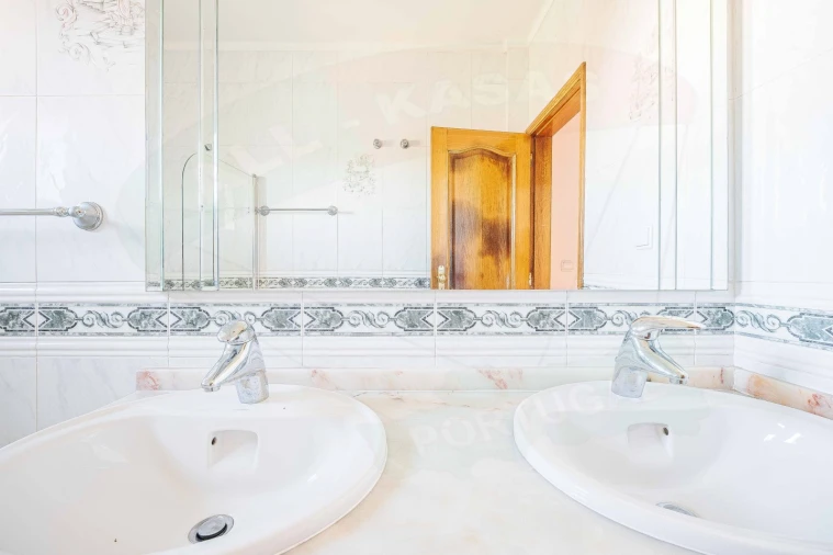 Moradia T5 para Venda em Cacém e São Marcos Foto 52