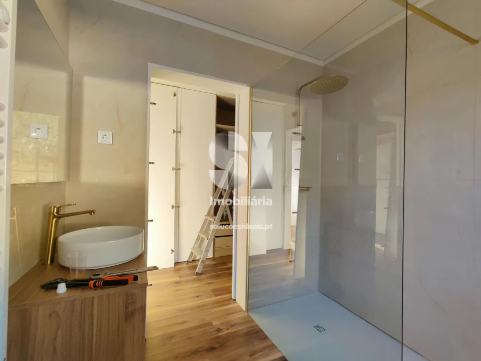 Moradia T3 para Venda em Espinho Foto 9