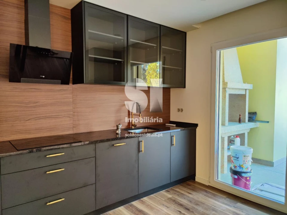 Moradia T3 para Venda em Espinho Foto 1