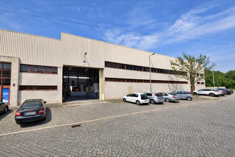 Armazém para Arrendamento em Moreira Foto 1