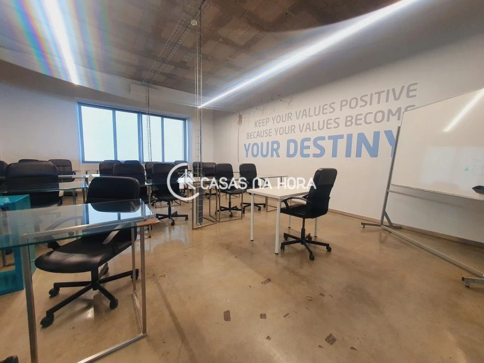 Escritório para Arrendamento em Rio de Mouro Foto 1