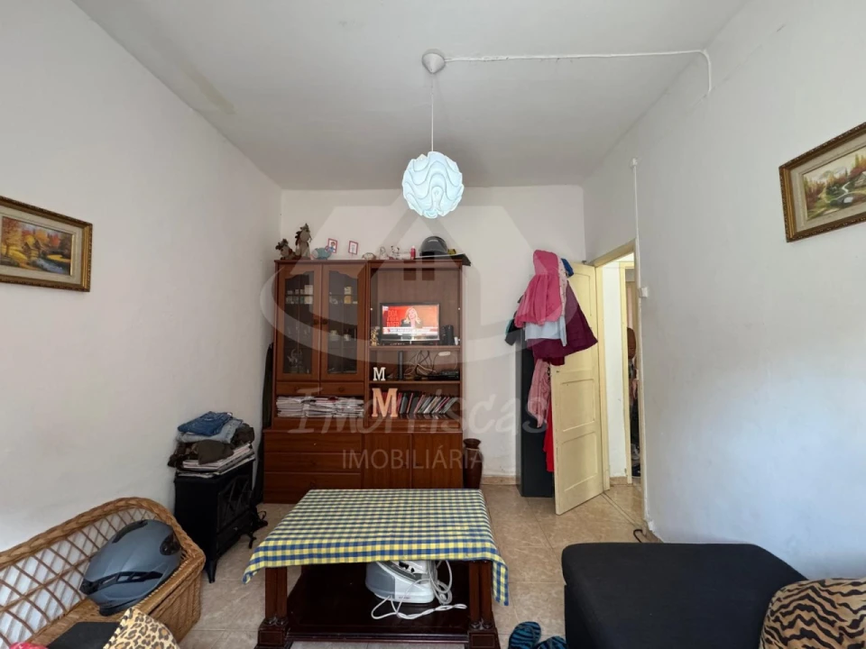 Moradia T2 para Venda em Fanhões Foto 2