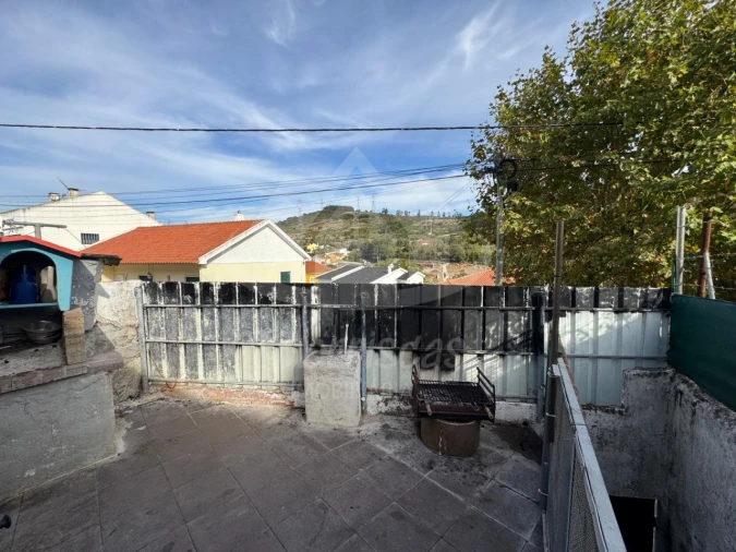 Moradia T2 para Venda em Fanhões Foto 12