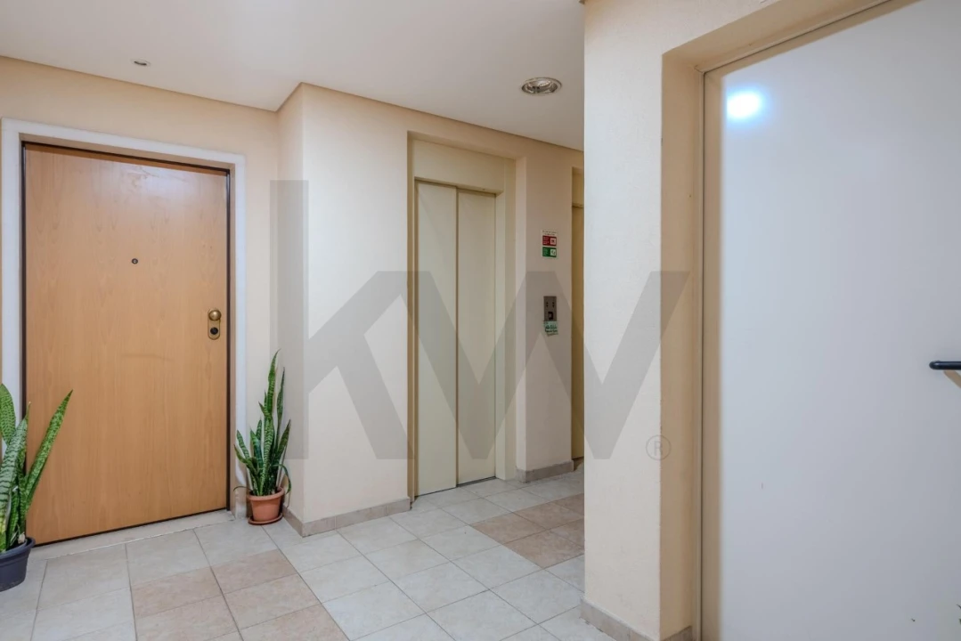 Apartamento T3 para Venda em São Domingos de Rana Foto 47