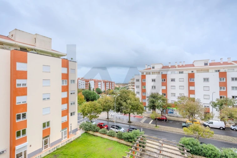 Apartamento T3 para Venda em São Domingos de Rana Foto 15