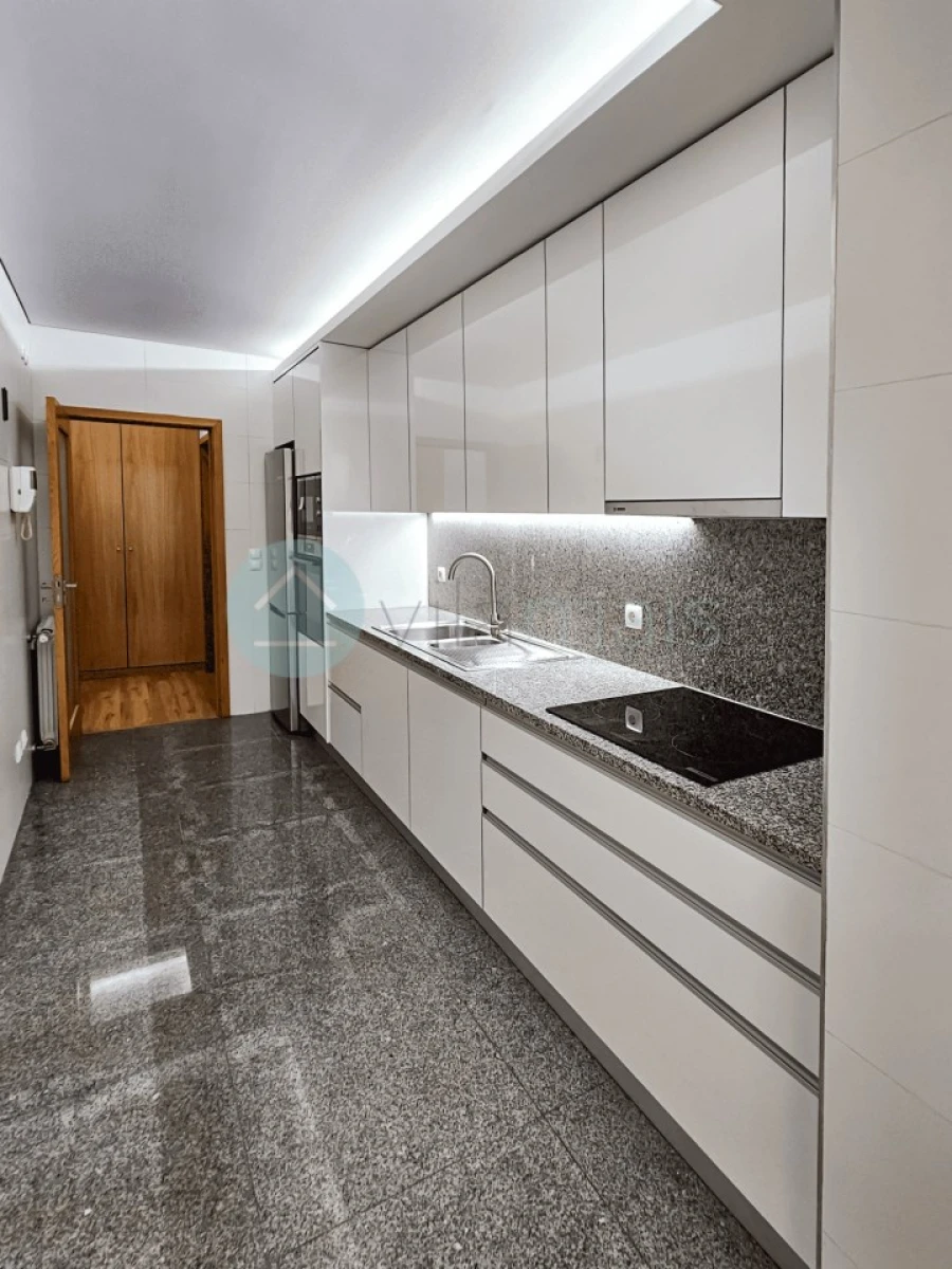 Apartamento T1 para Venda em Paranhos Foto 8