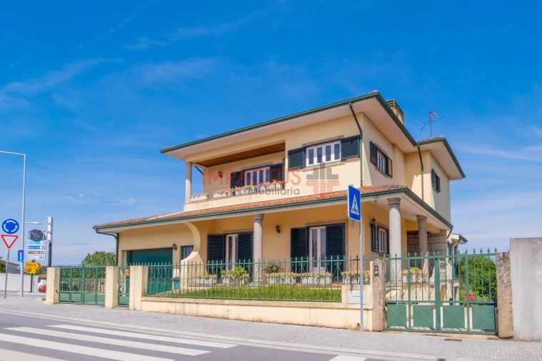 Moradia T3 para Venda em Bougado (São Martinho e Santiago) Foto 2