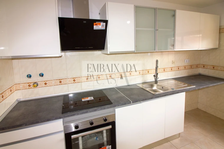 Apartamento T2 para Venda em Algueirão-Mem Martins Foto 2