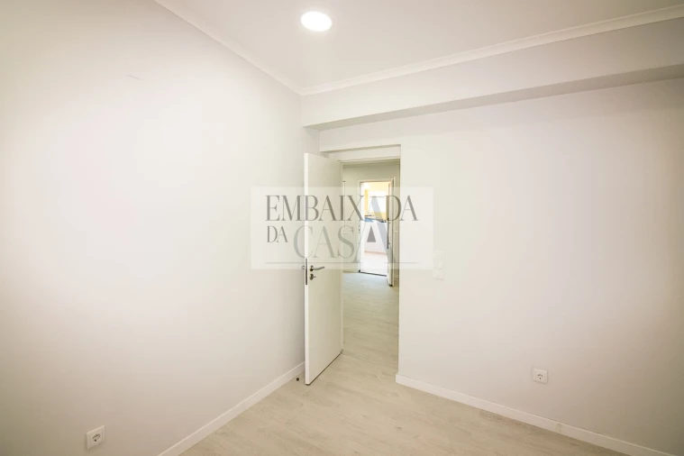 Apartamento T2 para Venda em Benfica Foto 13