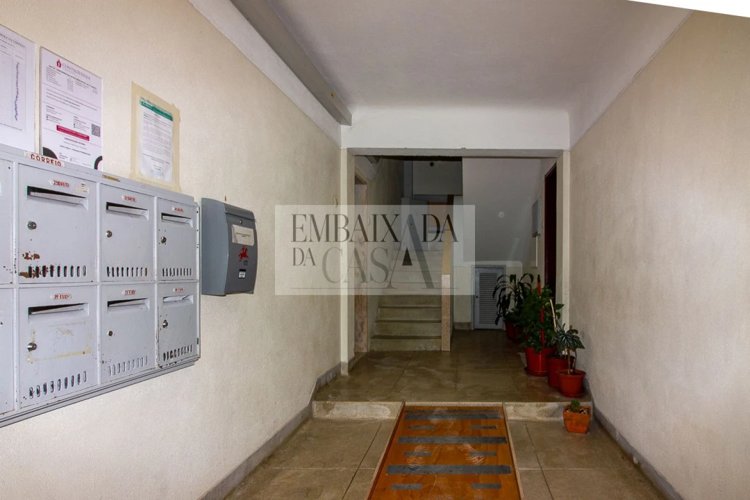 Apartamento T2 para Venda em Benfica Foto 5