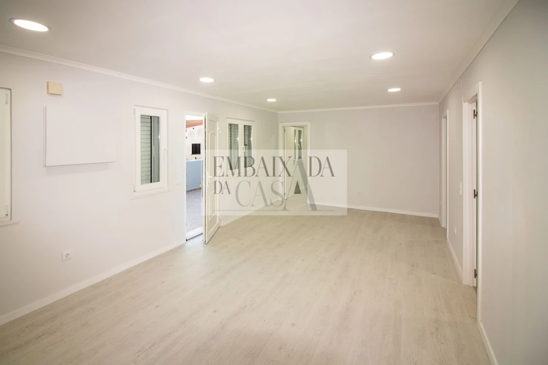 Apartamento T2 para Venda em Benfica Foto 14