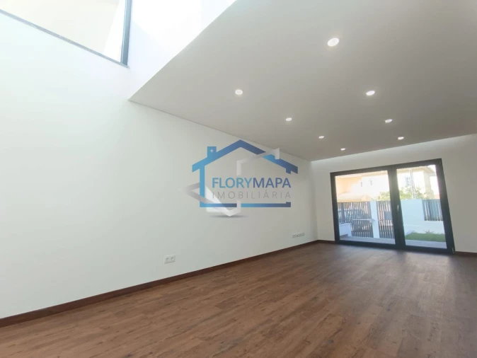 Moradia T4 para Venda em São Domingos de Rana Foto 20