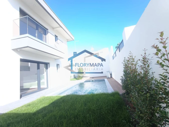 Moradia T4 para Venda em São Domingos de Rana Foto 4