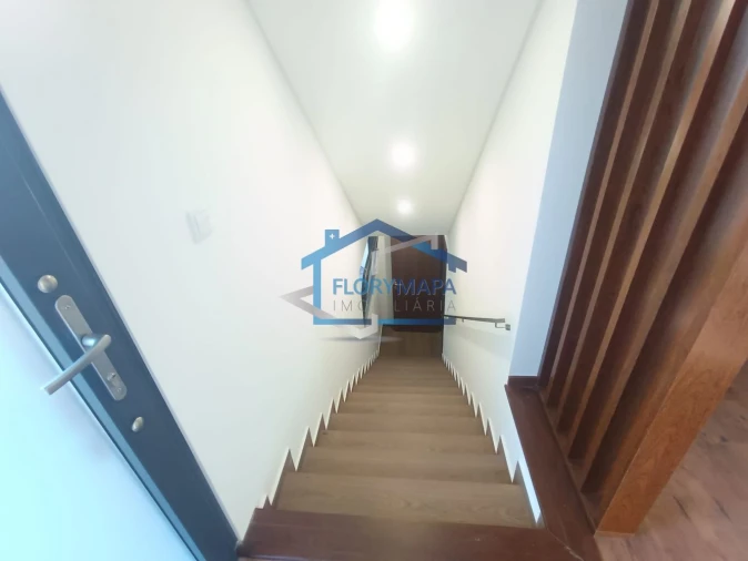 Moradia T4 para Venda em São Domingos de Rana Foto 42