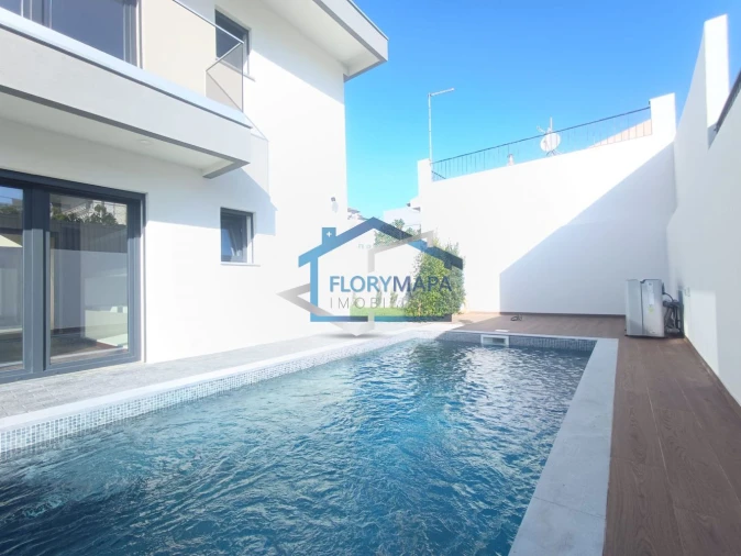 Moradia T4 para Venda em São Domingos de Rana Foto 5