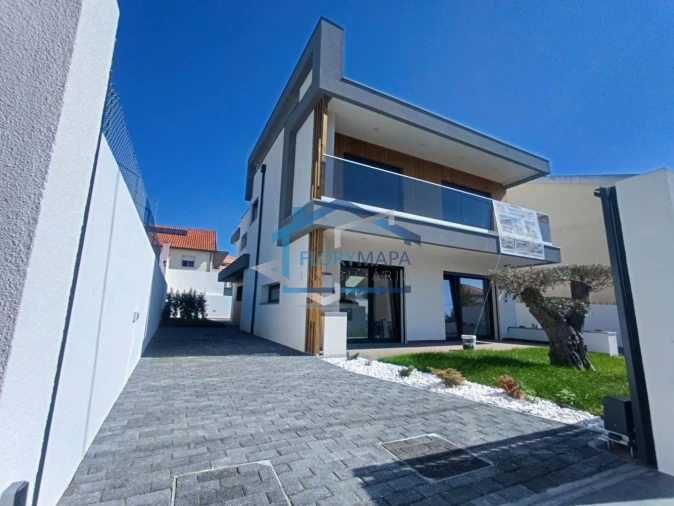 Moradia T4 para Venda em São Domingos de Rana Foto 13